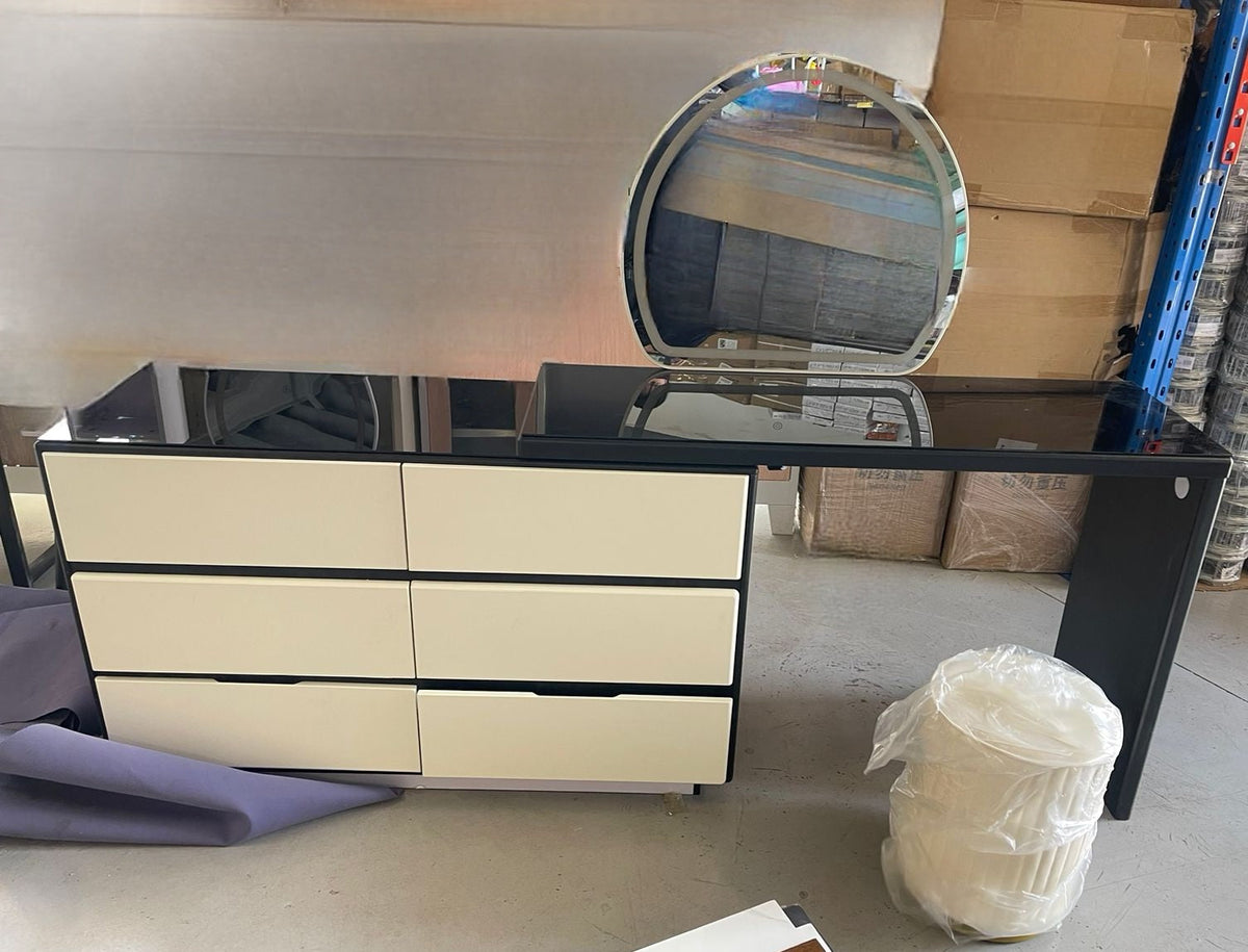 Lola Vanity Set