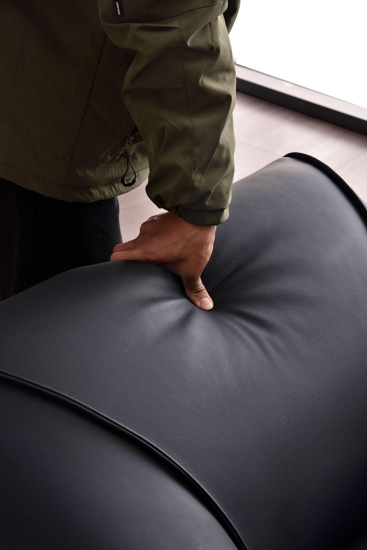 Veneta luxe swivel chair