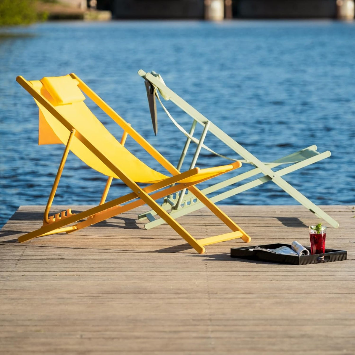 MFurn Folding Beach Chair With Padded Headrest And Storage Pocket