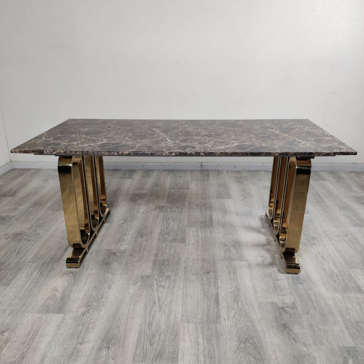 Palmero marble dining table