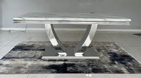 Alvaro dining table