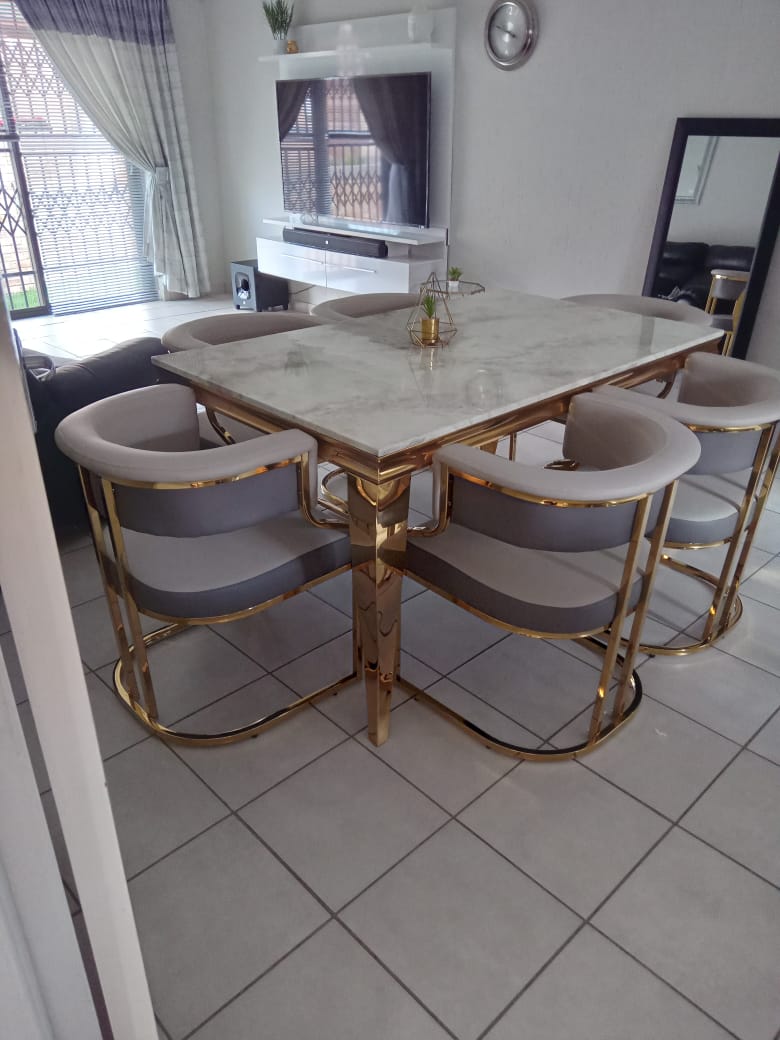 Cavario Luxury Dining Set