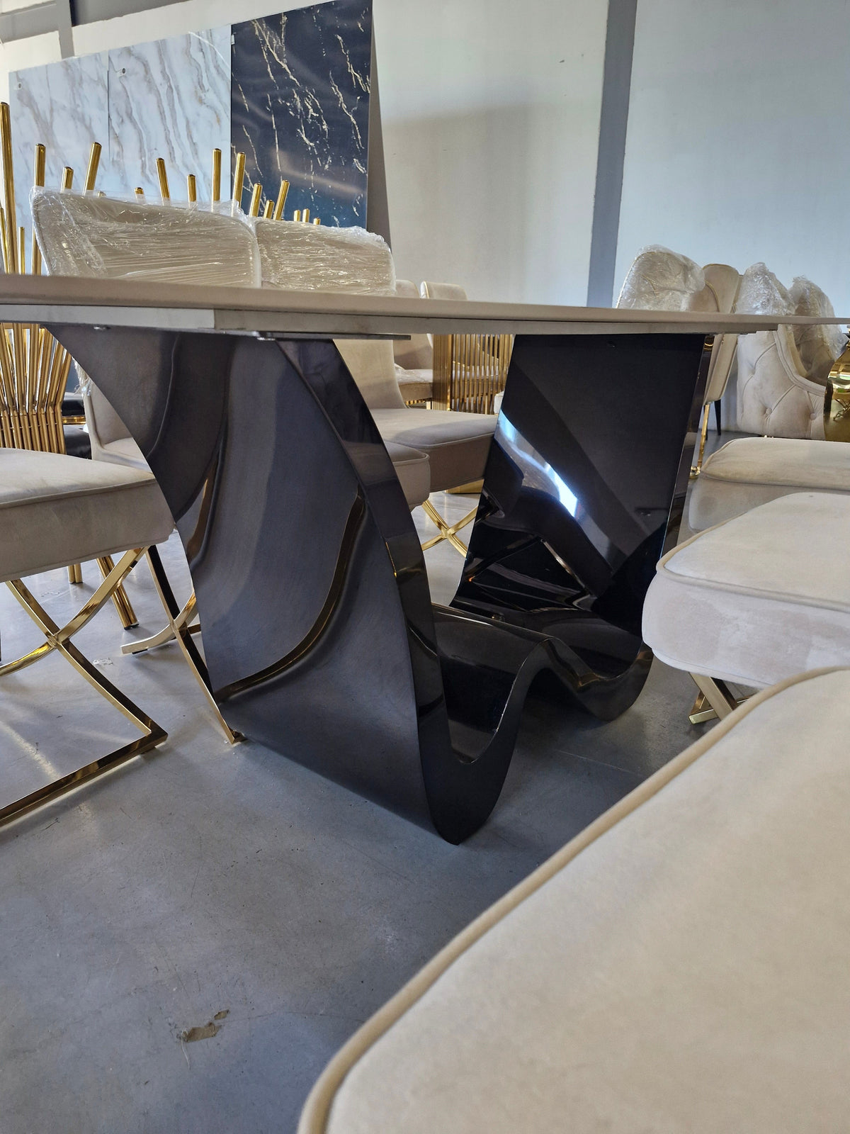 Alanya gloss black luxe dining table
