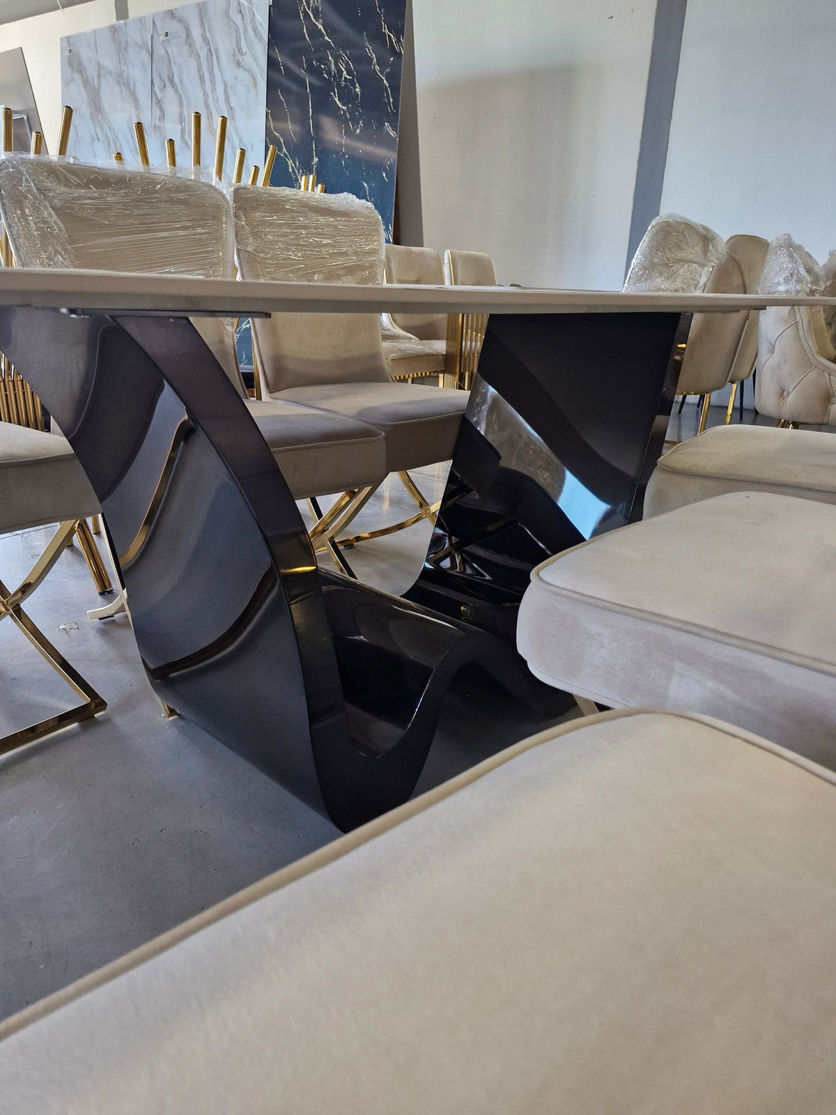 Alanya gloss black luxe dining table