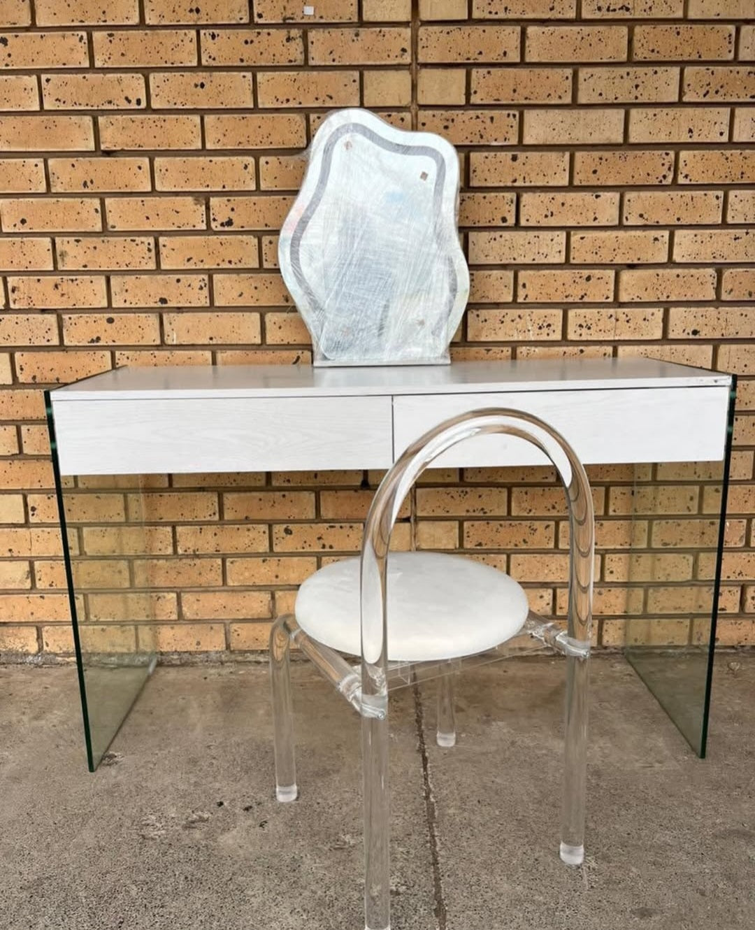 Lira Vanity Set