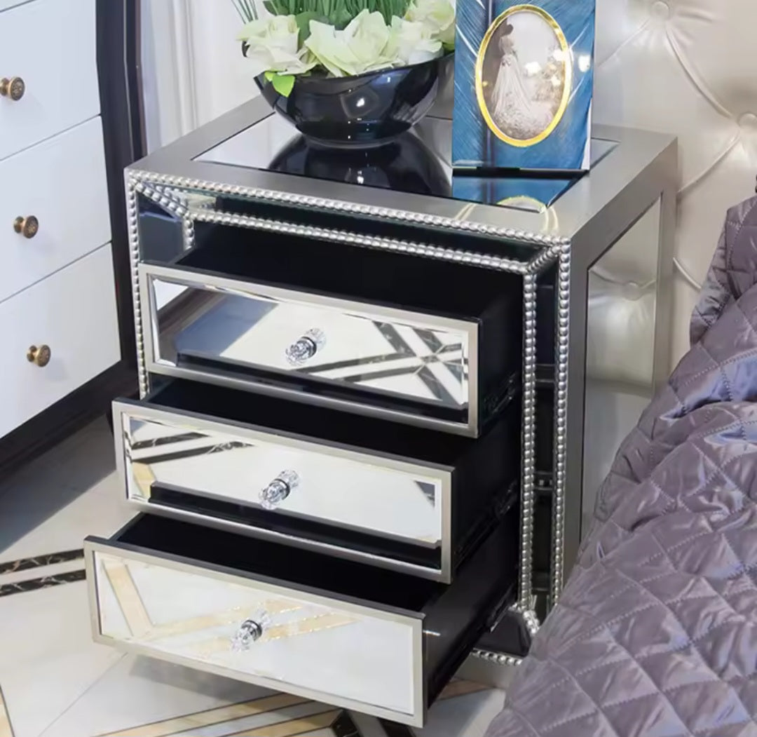 Egnazia Mirrored Nightstand