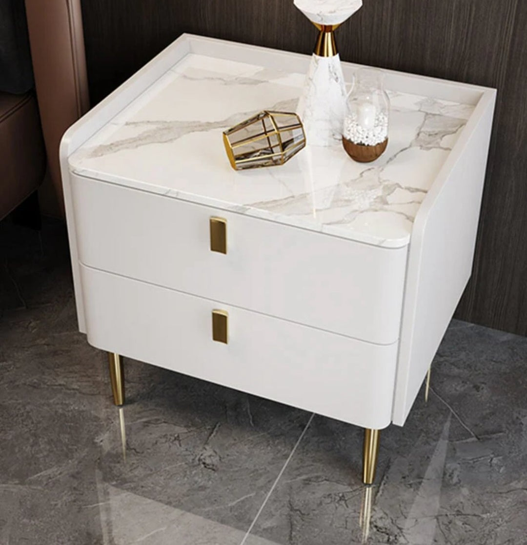 Alana pedestal