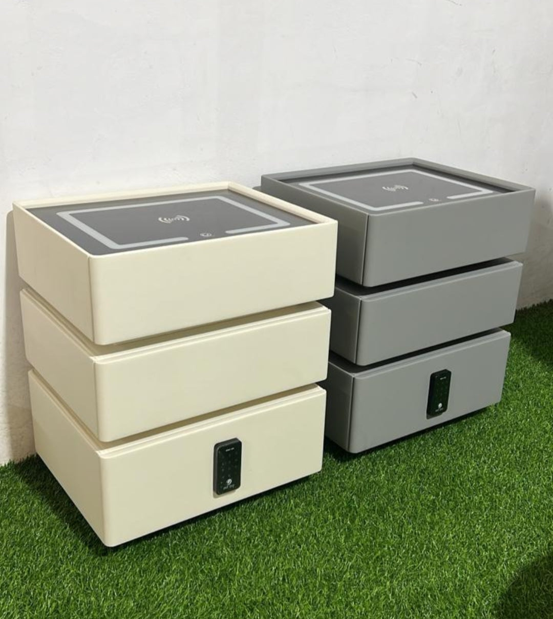 Imola smart wireless charging pedestal