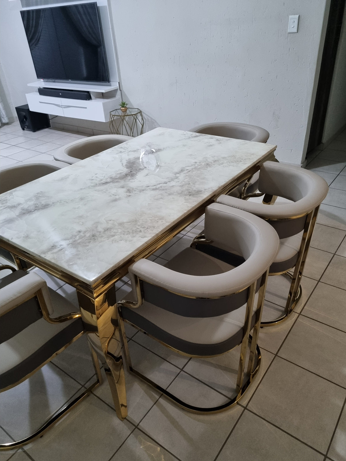 Cavario Luxury Dining Set