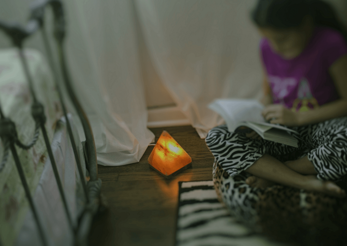 Pyramid salt lamp
